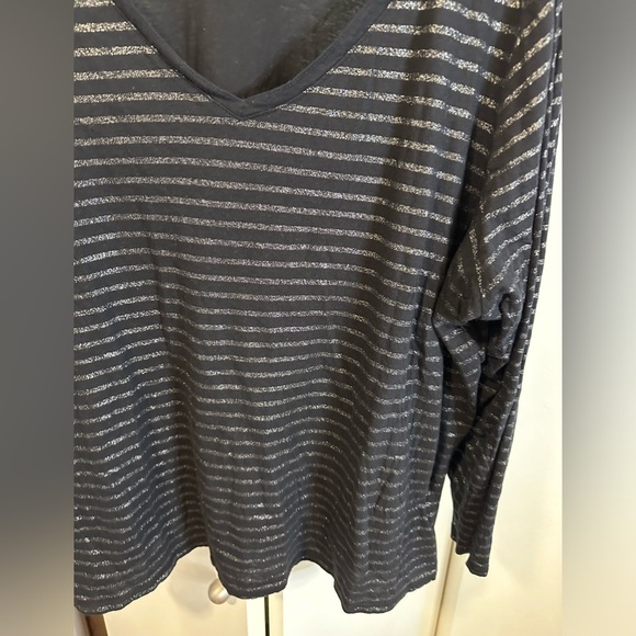 Lane Bryant Womens Sweater Size 26/28 Silver Black Striped Asymmetric Metallic - Picture 3 of 8